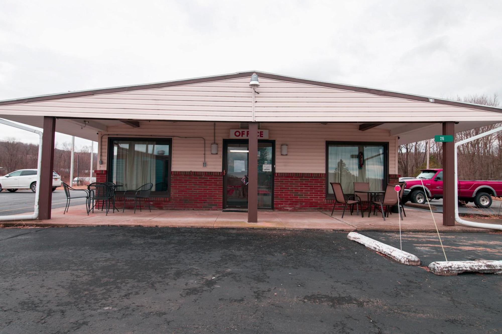 Craig Oyo Hotel Dalton Pa I-81 מראה חיצוני תמונה